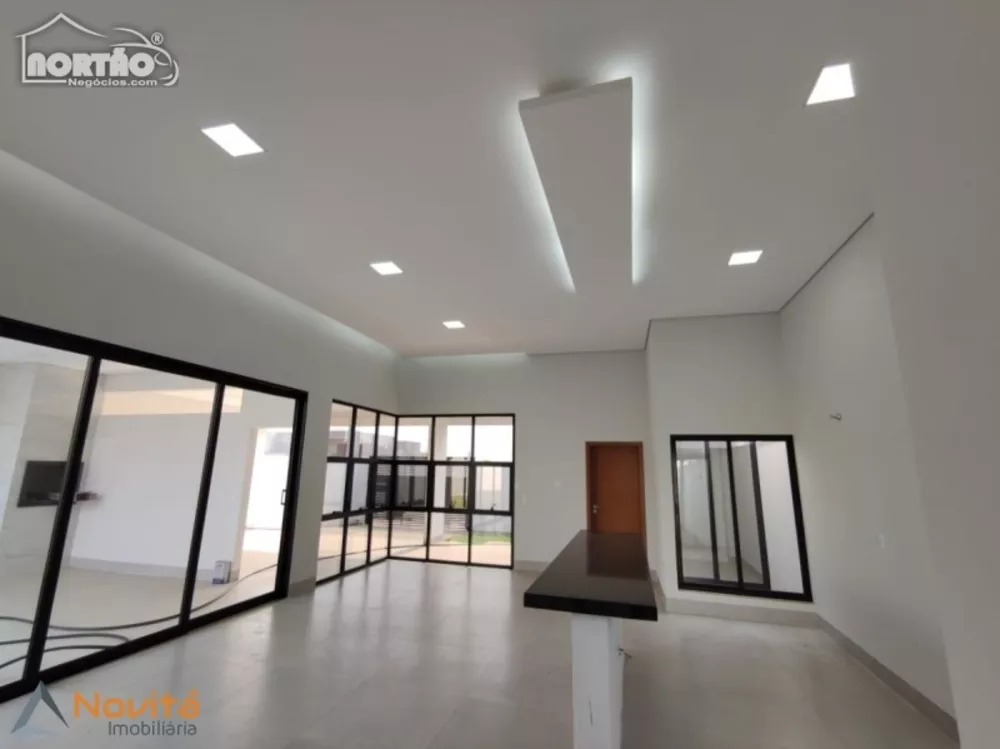 Casa à venda com 3 quartos, 173m² - Foto 4