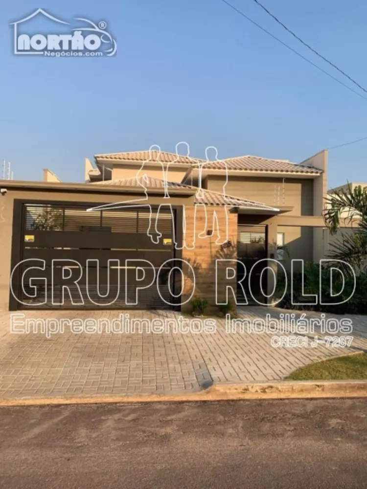 Casa à venda com 3 quartos, 200m² - Foto 1