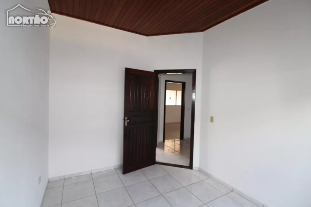 Casa à venda com 3 quartos, 344m² - Foto 4