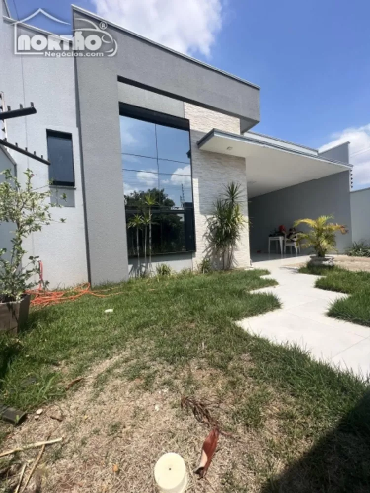 Casa à venda com 3 quartos, 177m² - Foto 1