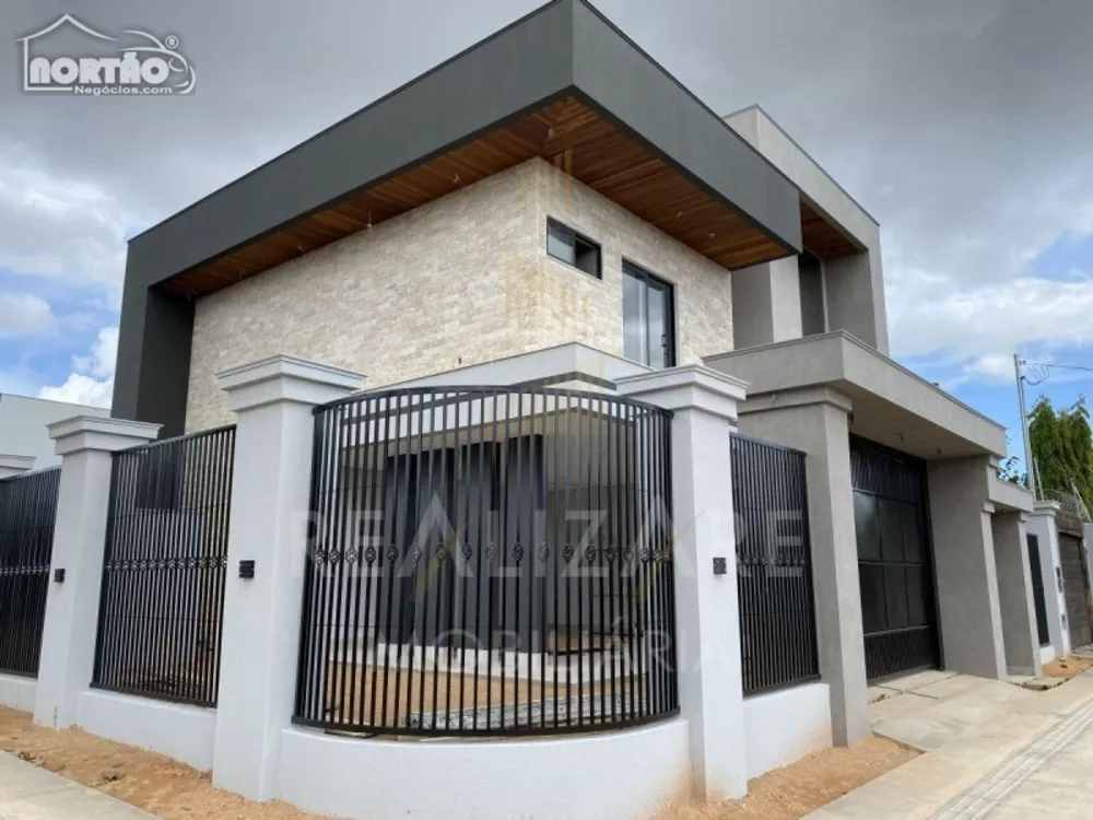 Casa à venda com 4 quartos, 217m² - Foto 4