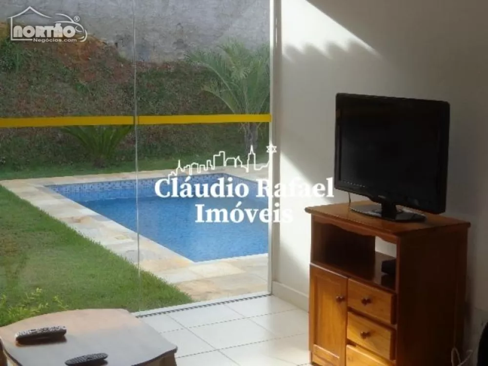 Casa à venda com 2 quartos, 160m² - Foto 2