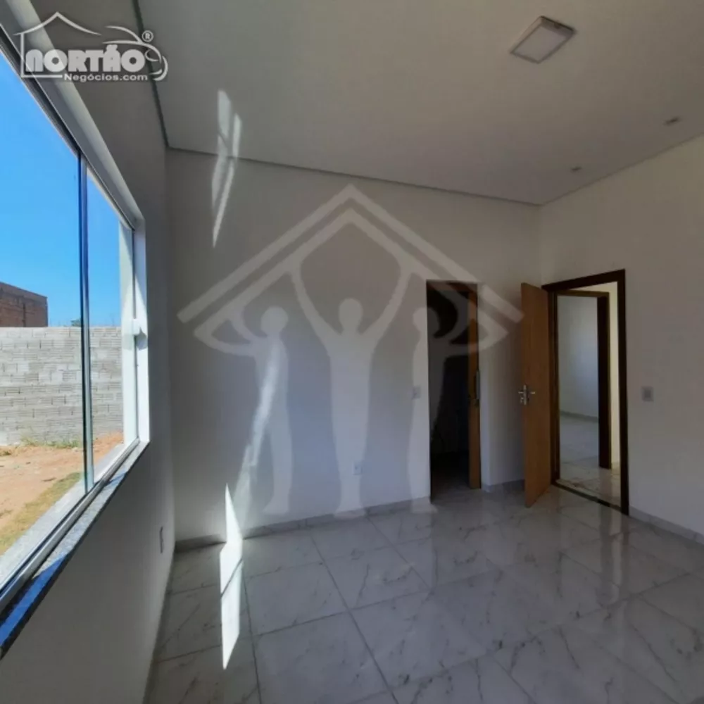 Casa à venda com 3 quartos, 80m² - Foto 2