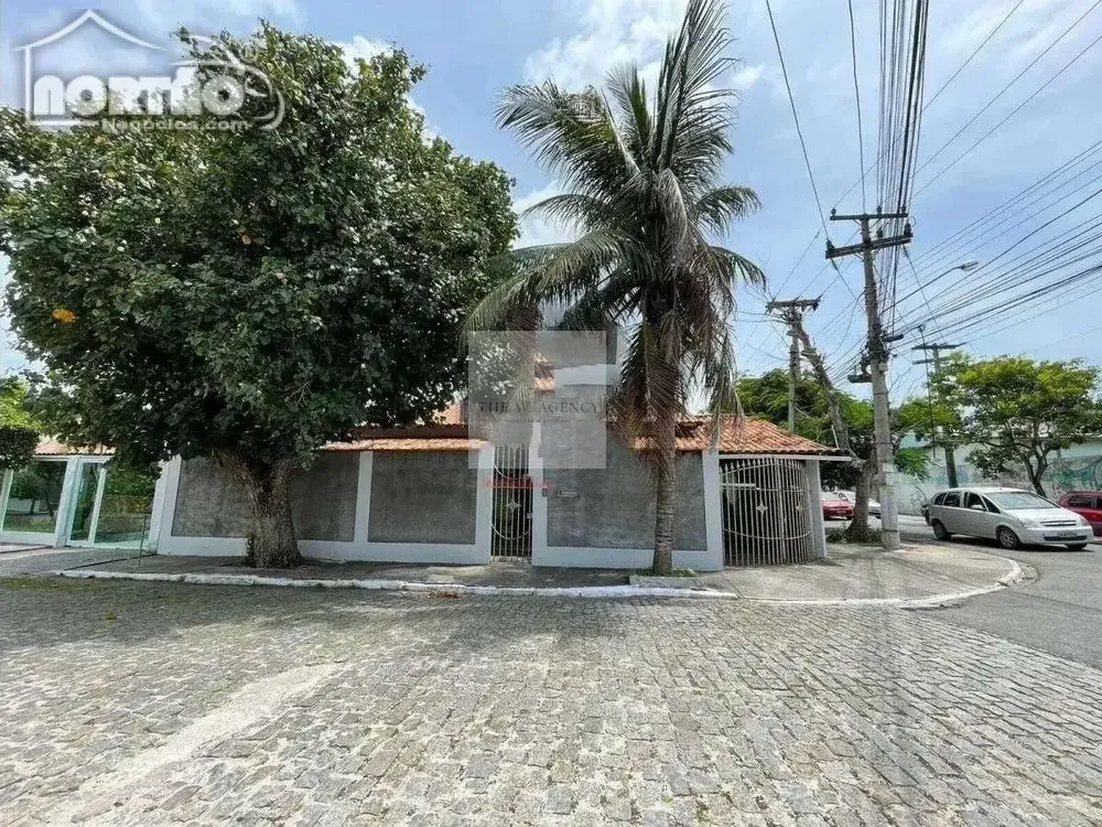 Casa, 4 quartos, 250 m² - Foto 1
