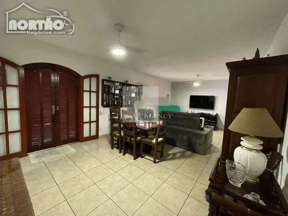 Casa, 4 quartos, 250 m² - Foto 8