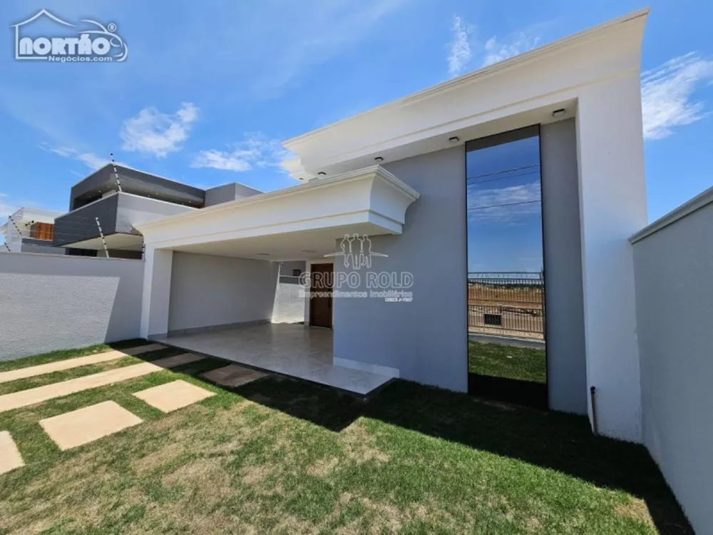 Casa à venda com 3 quartos, 137m² - Foto 1