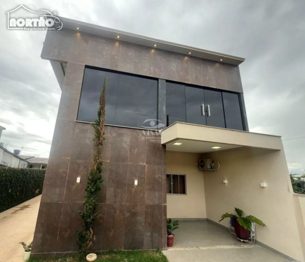 Casa à venda com 3 quartos, 277m² - Foto 1