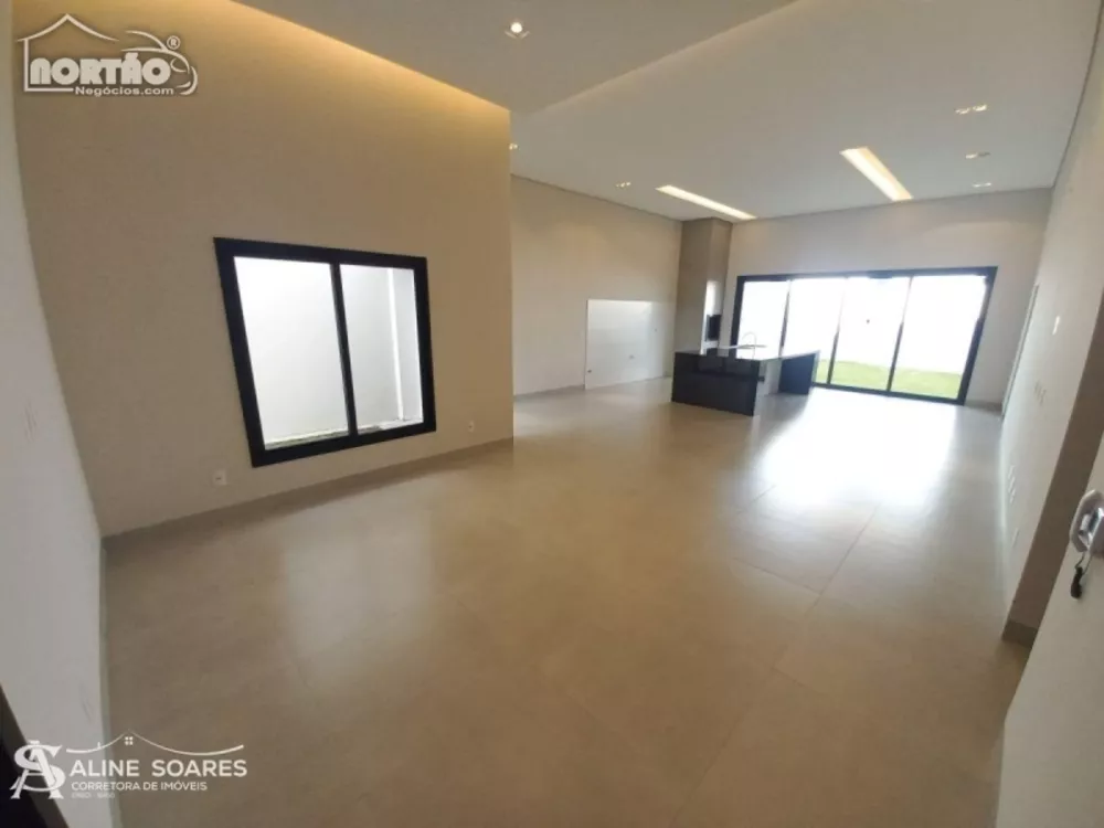 Casa à venda com 4 quartos, 188m² - Foto 2