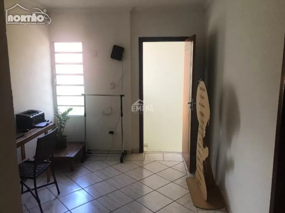 Casa à venda com 2 quartos, 260m² - Foto 1