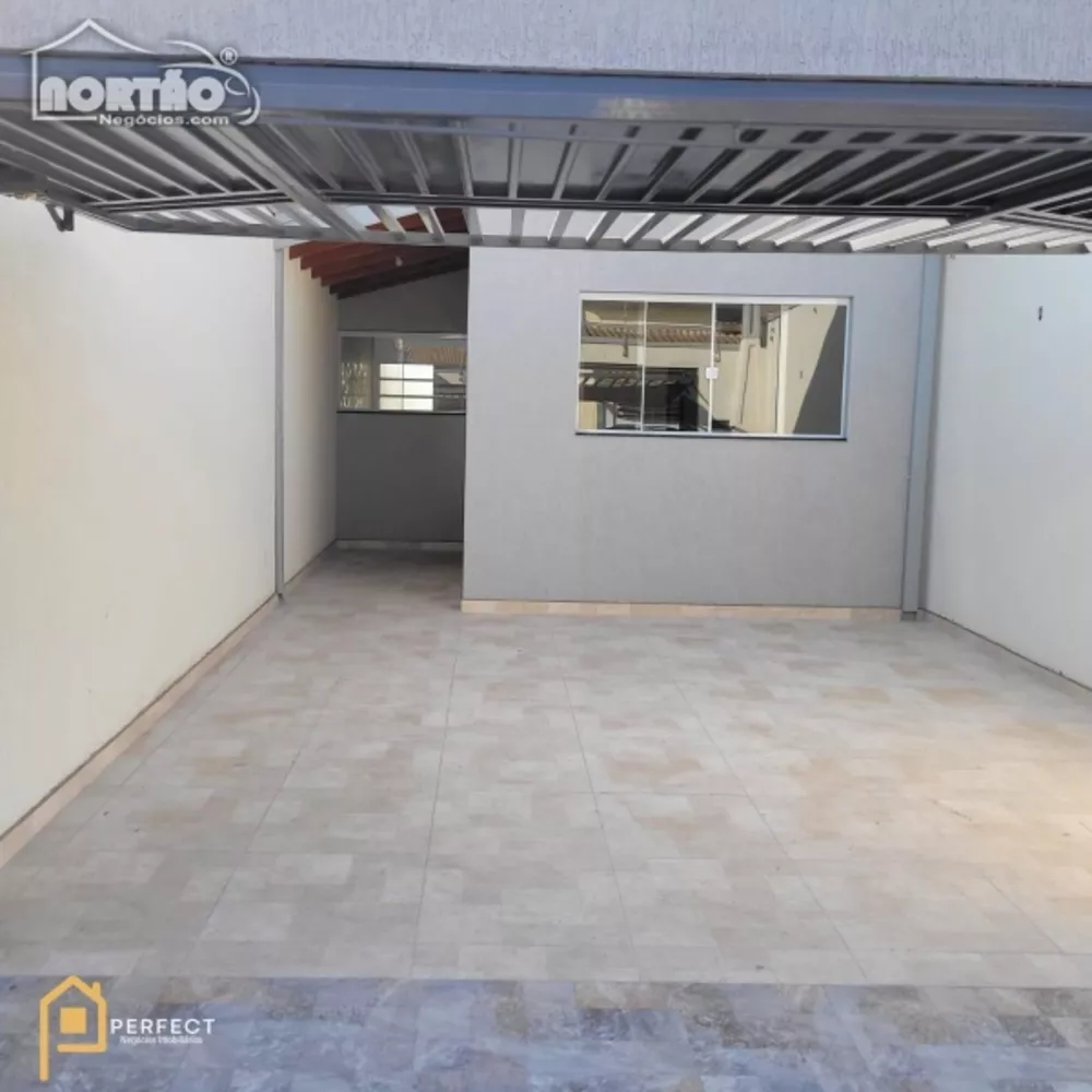 Casa à venda com 3 quartos, 82m² - Foto 1