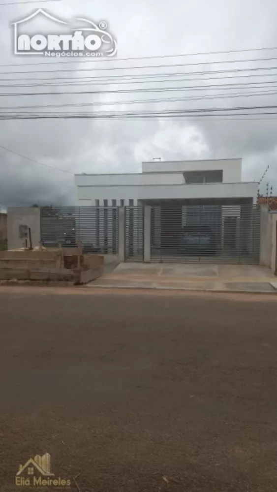 Casa à venda com 4 quartos, 200m² - Foto 2