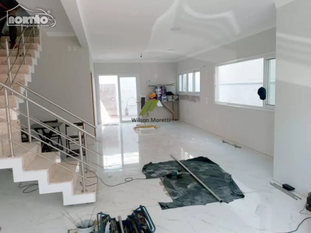 Casa à venda com 5 quartos, 165m² - Foto 2