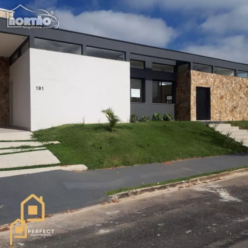 Casa à venda com 5 quartos, 200m² - Foto 2