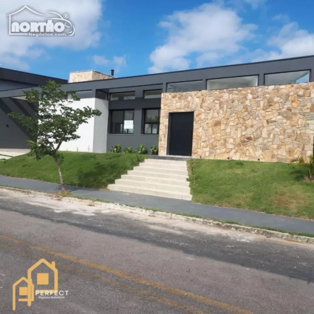 Casa à venda com 5 quartos, 200m² - Foto 1