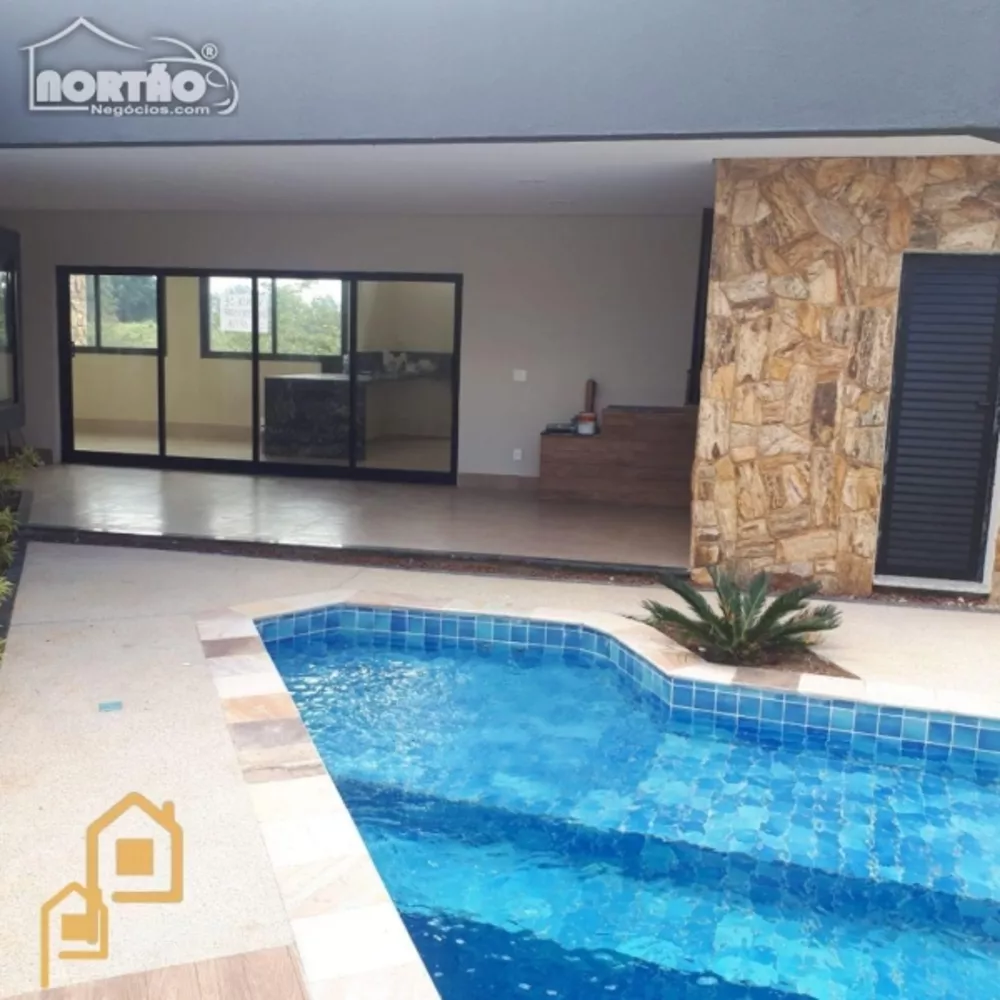 Casa à venda com 5 quartos, 200m² - Foto 4