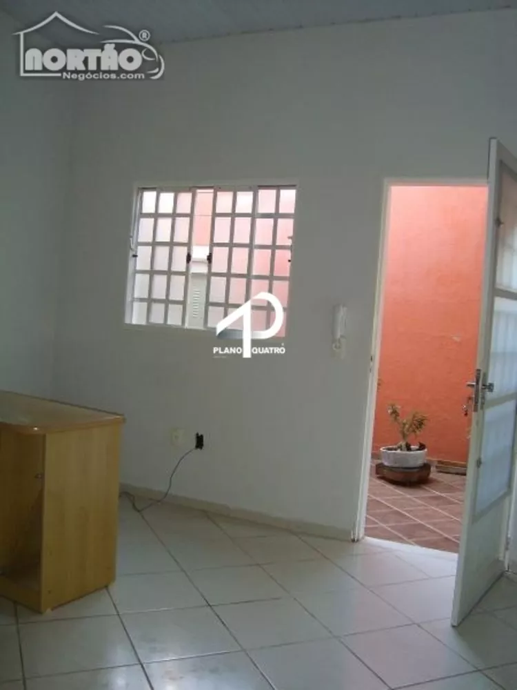 Casa à venda com 6 quartos, 250m² - Foto 4