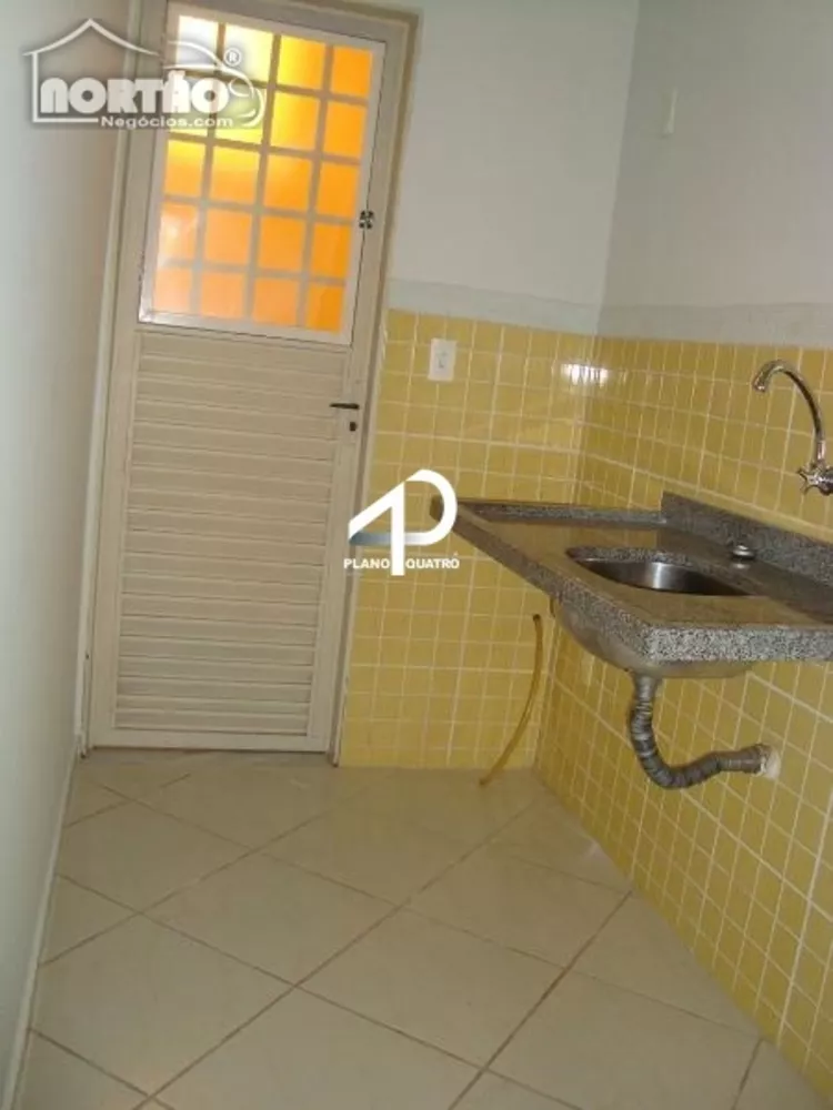 Casa à venda com 6 quartos, 250m² - Foto 2