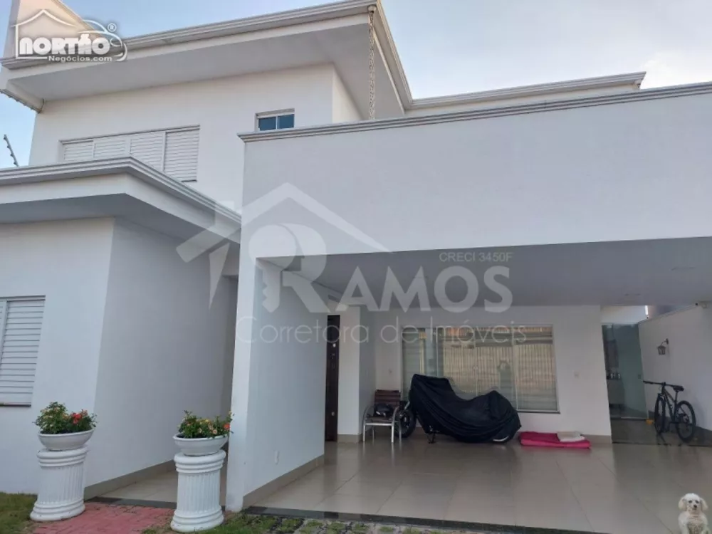 Casa à venda com 3 quartos, 290m² - Foto 2