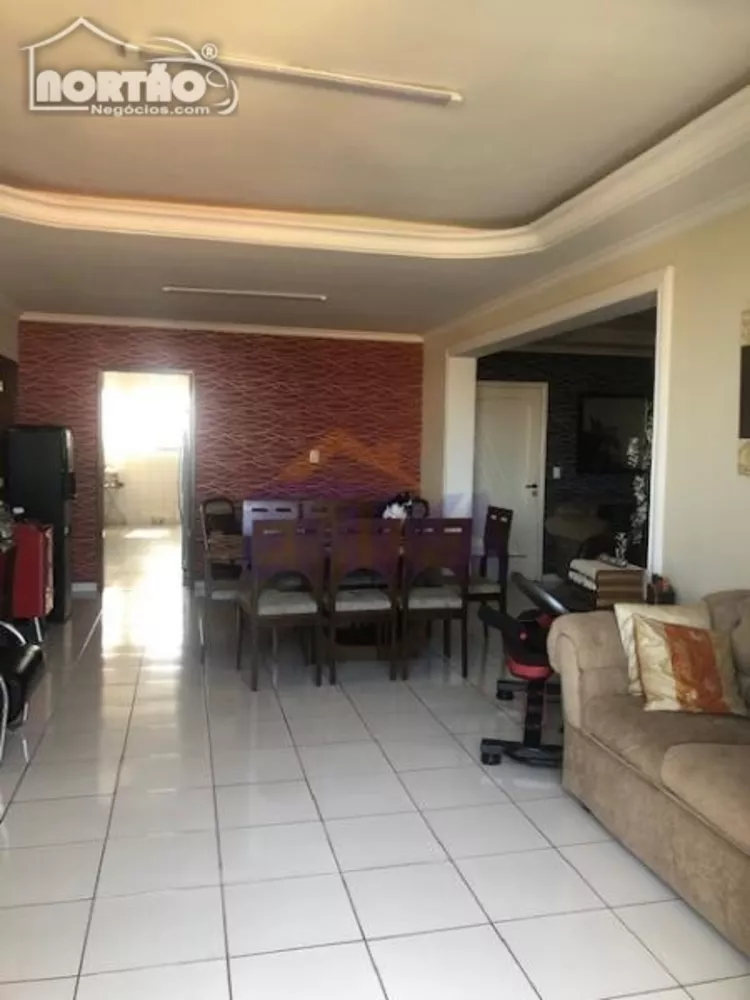 Casa à venda com 4 quartos, 240m² - Foto 3