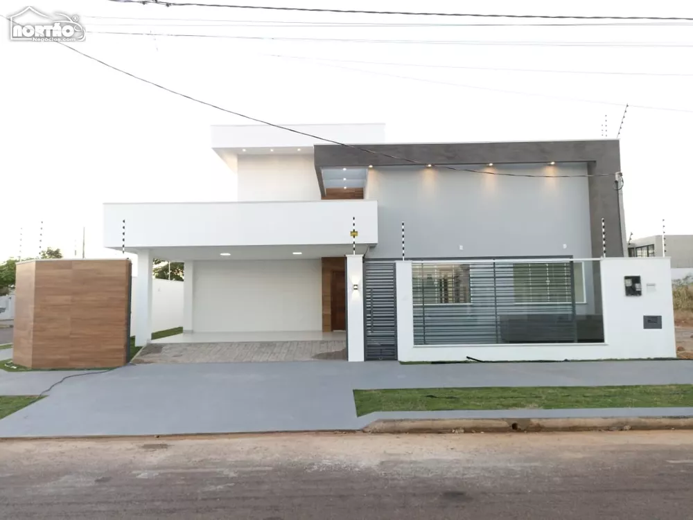 Casa à venda com 4 quartos, 155m² - Foto 1