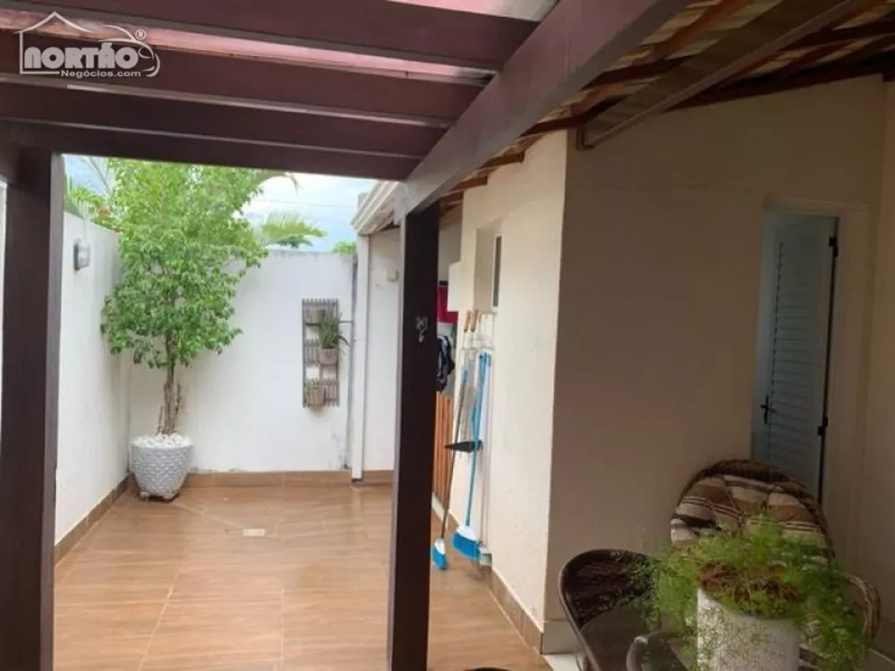 Casa à venda com 3 quartos, 158m² - Foto 3