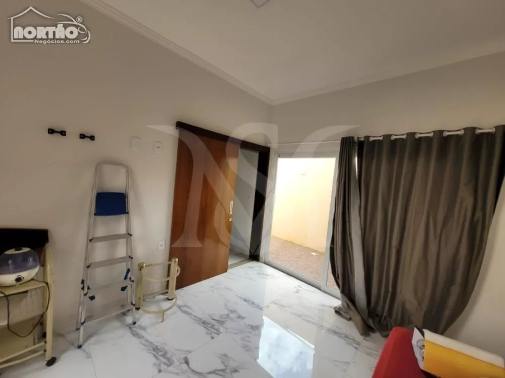 Casa à venda com 4 quartos, 193m² - Foto 3