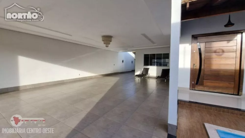 Casa à venda com 3 quartos, 235m² - Foto 4