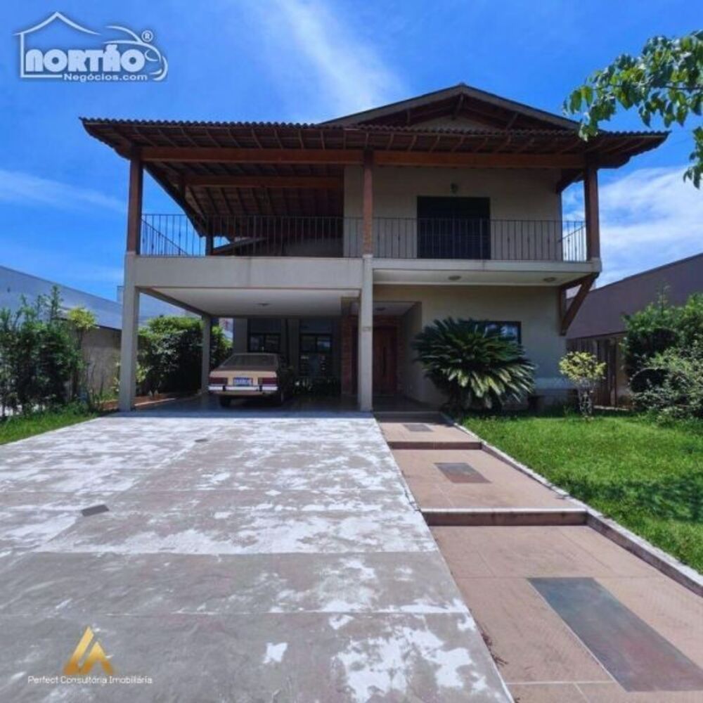 Casa à venda com 6 quartos, 200m² - Foto 1