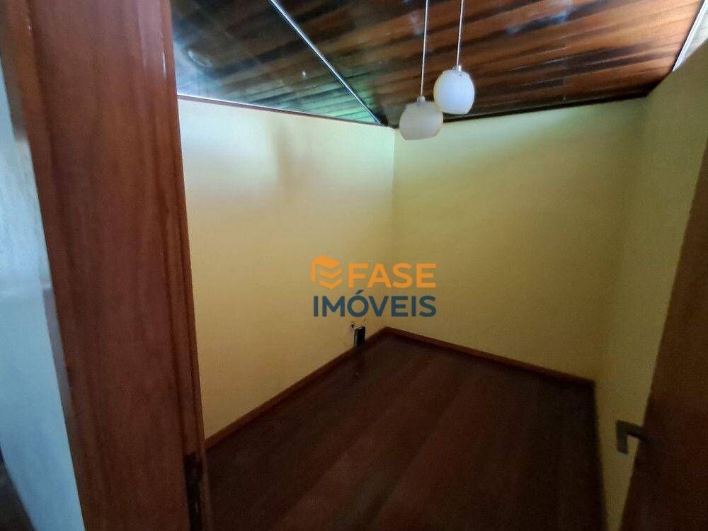 Casa à venda com 5 quartos, 260m² - Foto 6