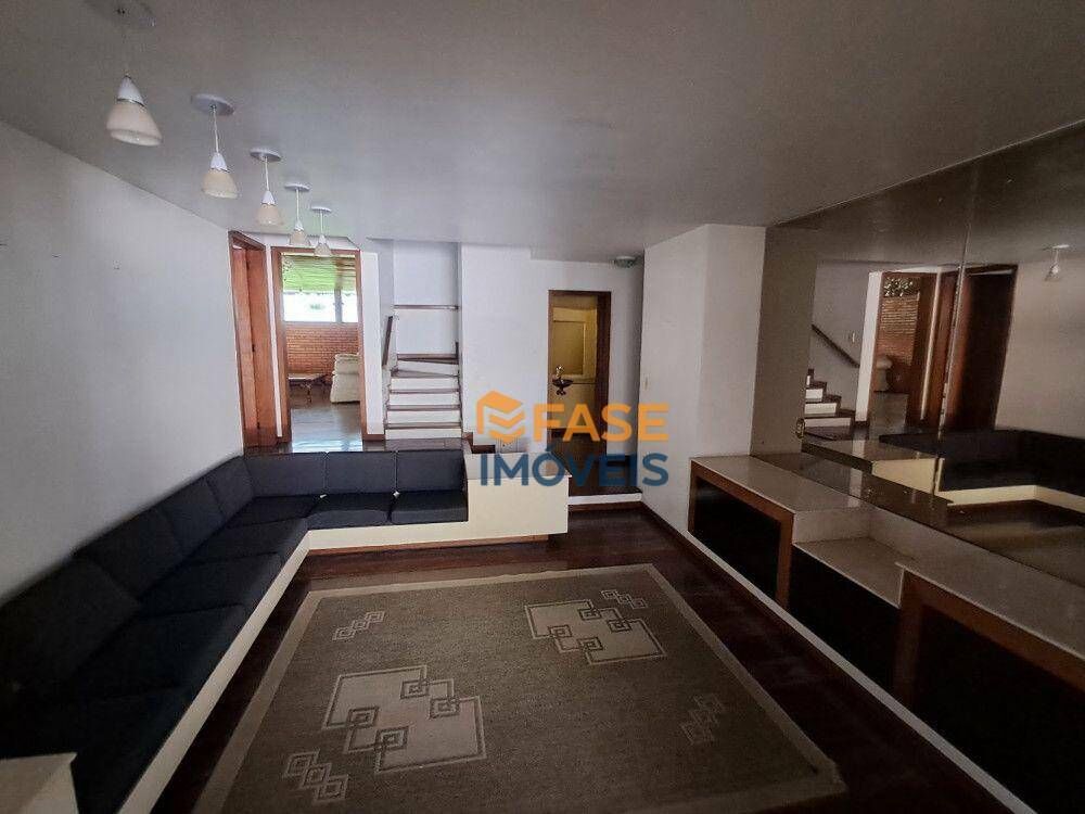 Casa à venda com 5 quartos, 260m² - Foto 2