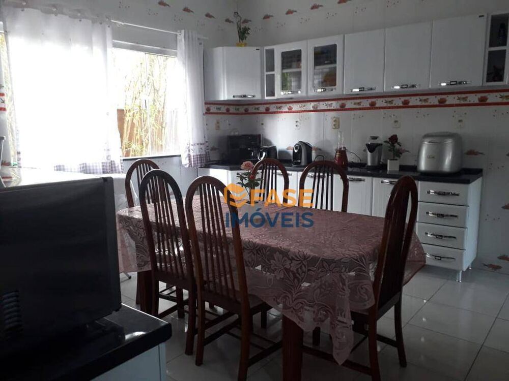 Casa de Condomínio à venda com 3 quartos, 440m² - Foto 2