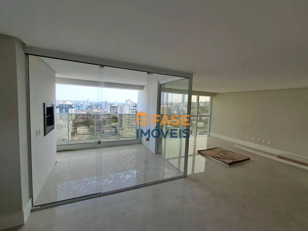 Apartamento à venda com 3 quartos, 136m² - Foto 1