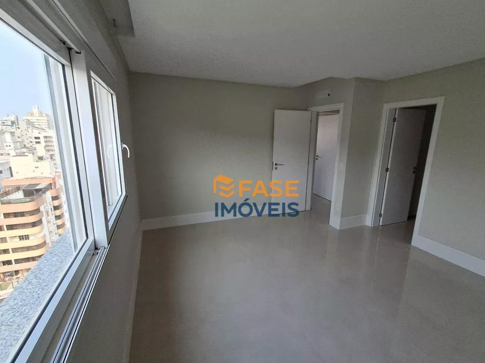 Apartamento à venda com 3 quartos, 136m² - Foto 4