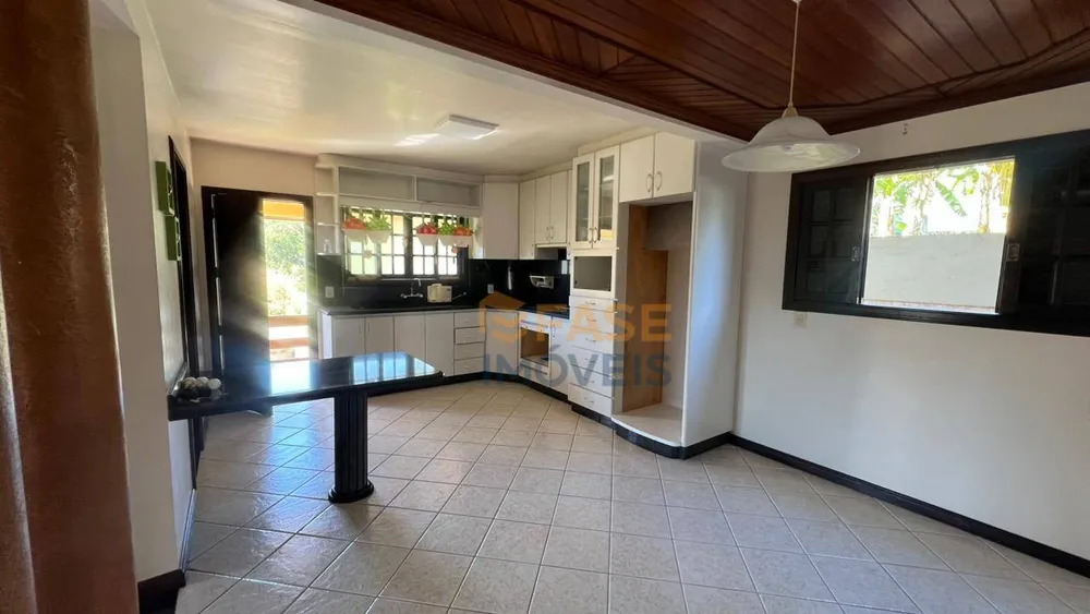 Casa, 3 quartos, 248 m² - Foto 1
