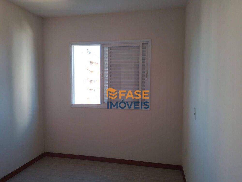 Apartamento à venda com 3 quartos, 121m² - Foto 2