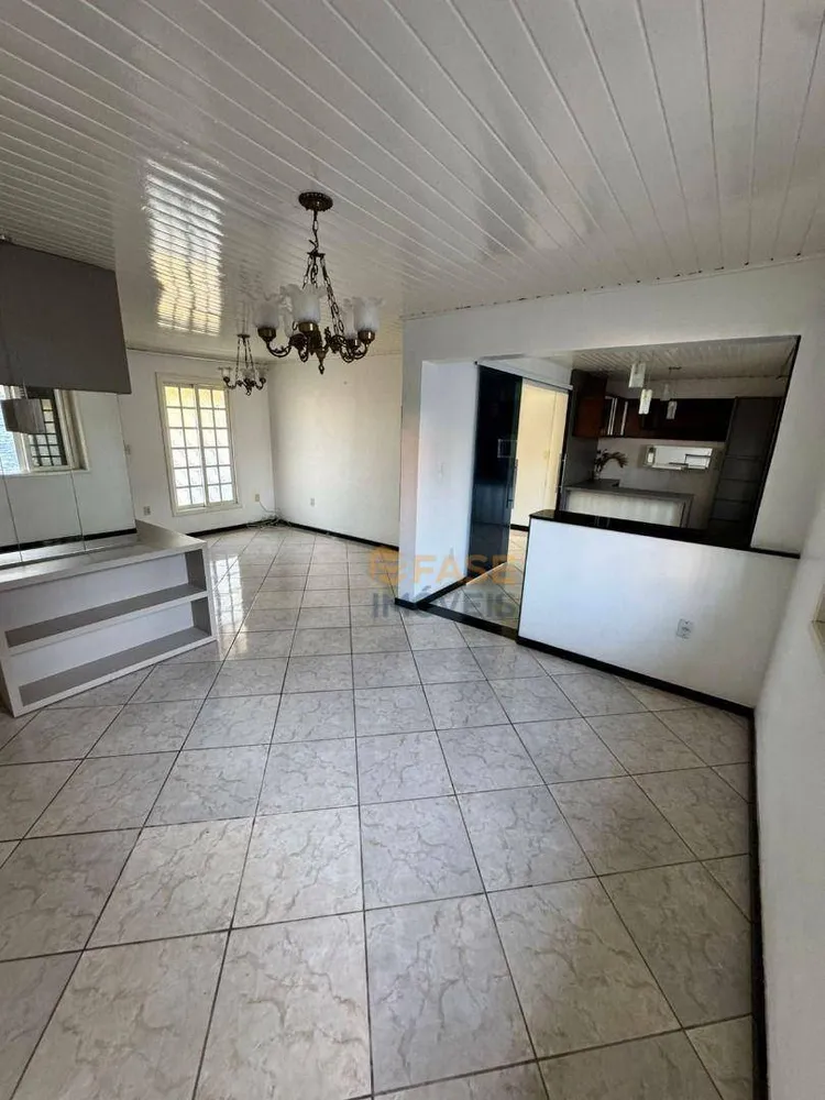 Casa, 3 quartos, 229 m² - Foto 1
