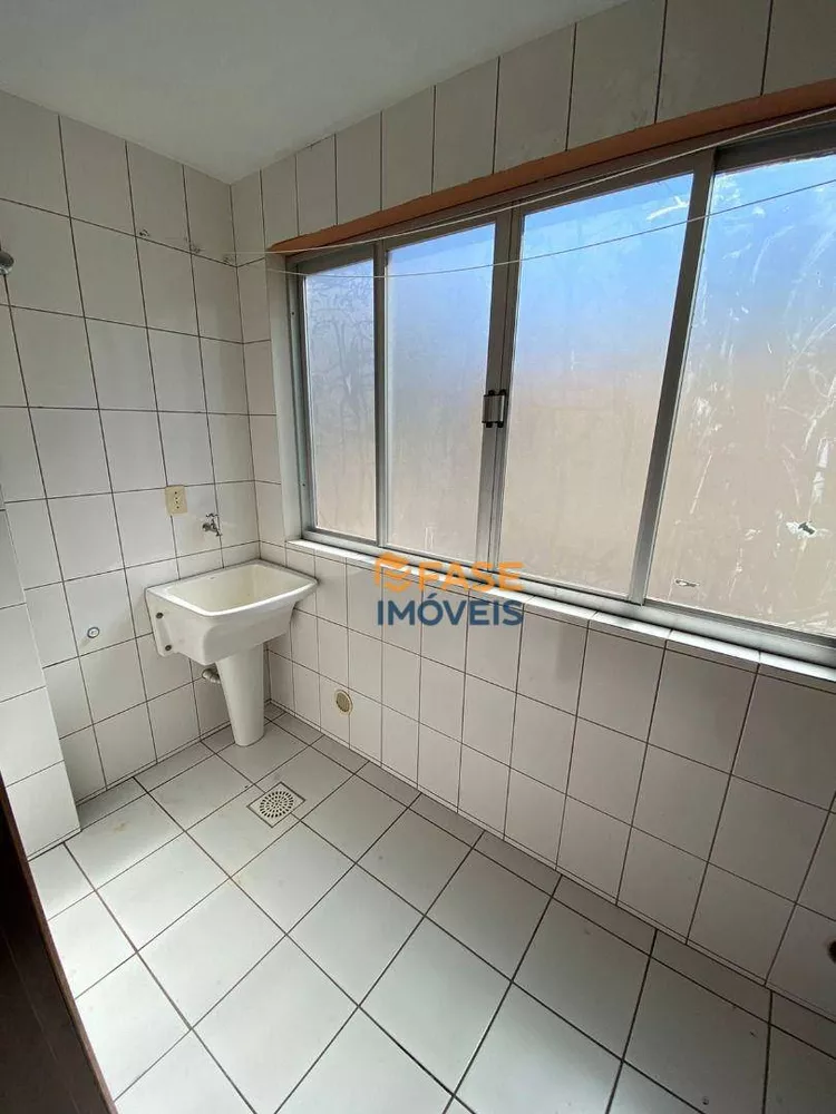 Apartamento à venda com 2 quartos, 64m² - Foto 2