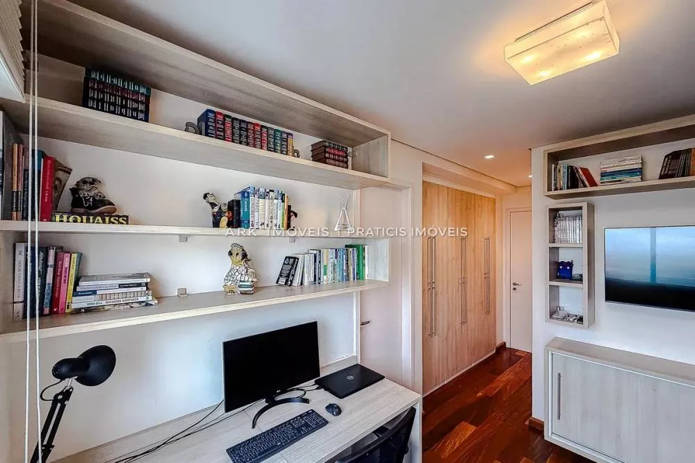 Apartamento, 3 quartos, 216 m² - Foto 2