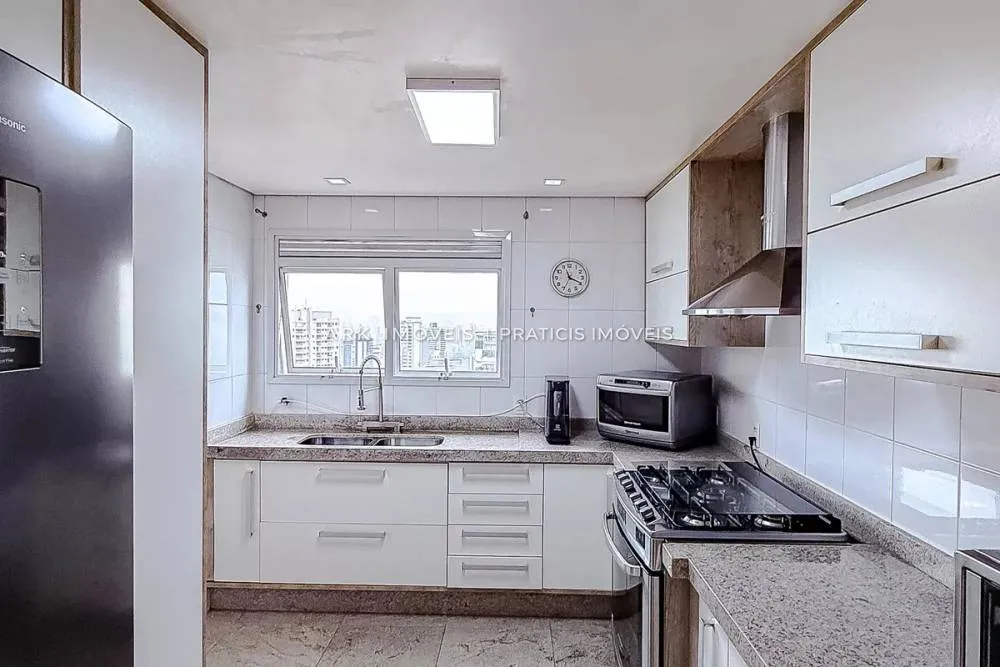 Apartamento, 3 quartos, 216 m² - Foto 1