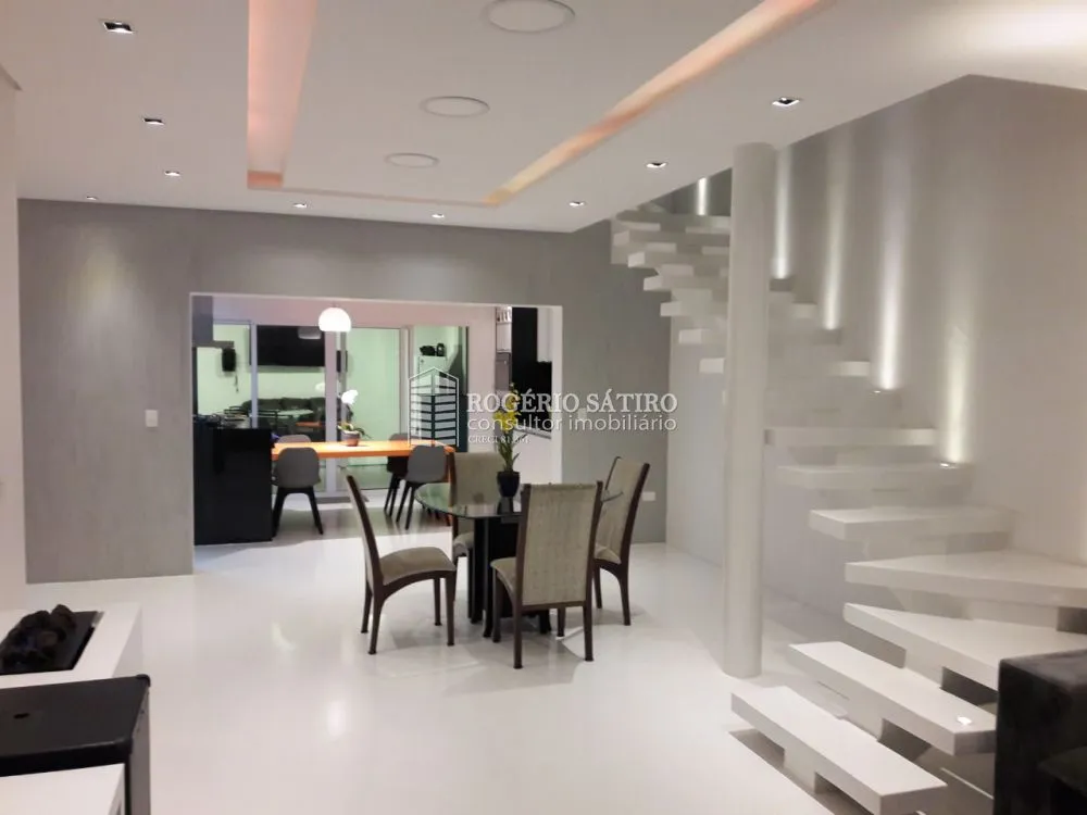 Sobrado, 3 quartos, 237 m² - Foto 1