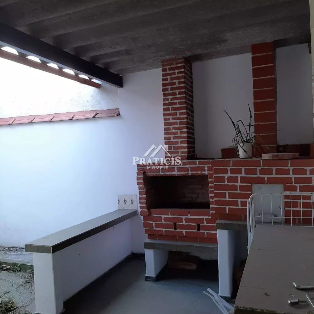 Casa à venda com 3 quartos, 135m² - Foto 1