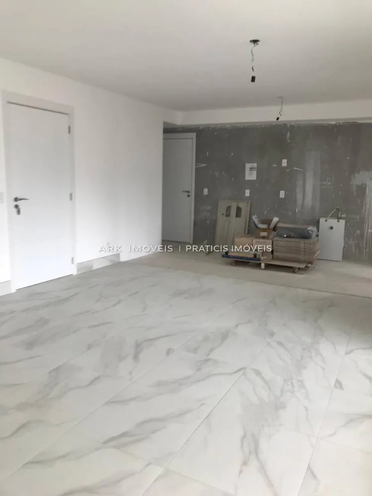 Apartamento, 3 quartos, 131 m² - Foto 2