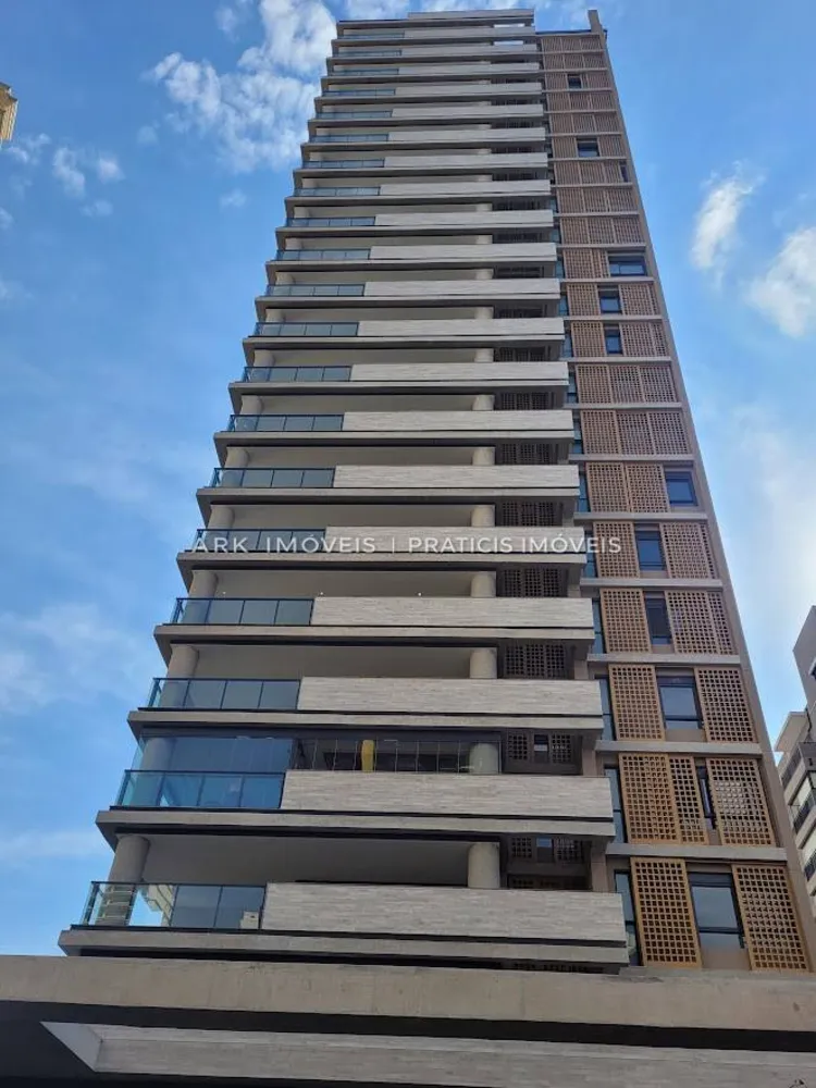 Apartamento, 3 quartos, 214 m² - Foto 1