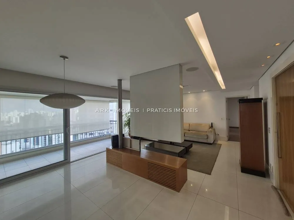 Apartamento, 3 quartos, 216 m² - Foto 1