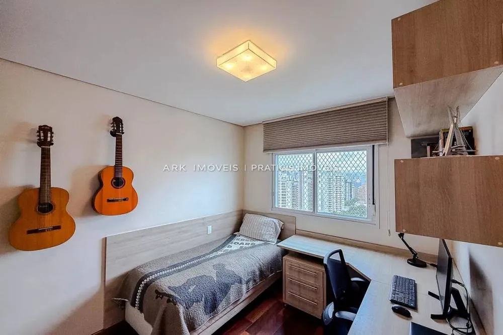 Apartamento, 3 quartos, 216 m² - Foto 1
