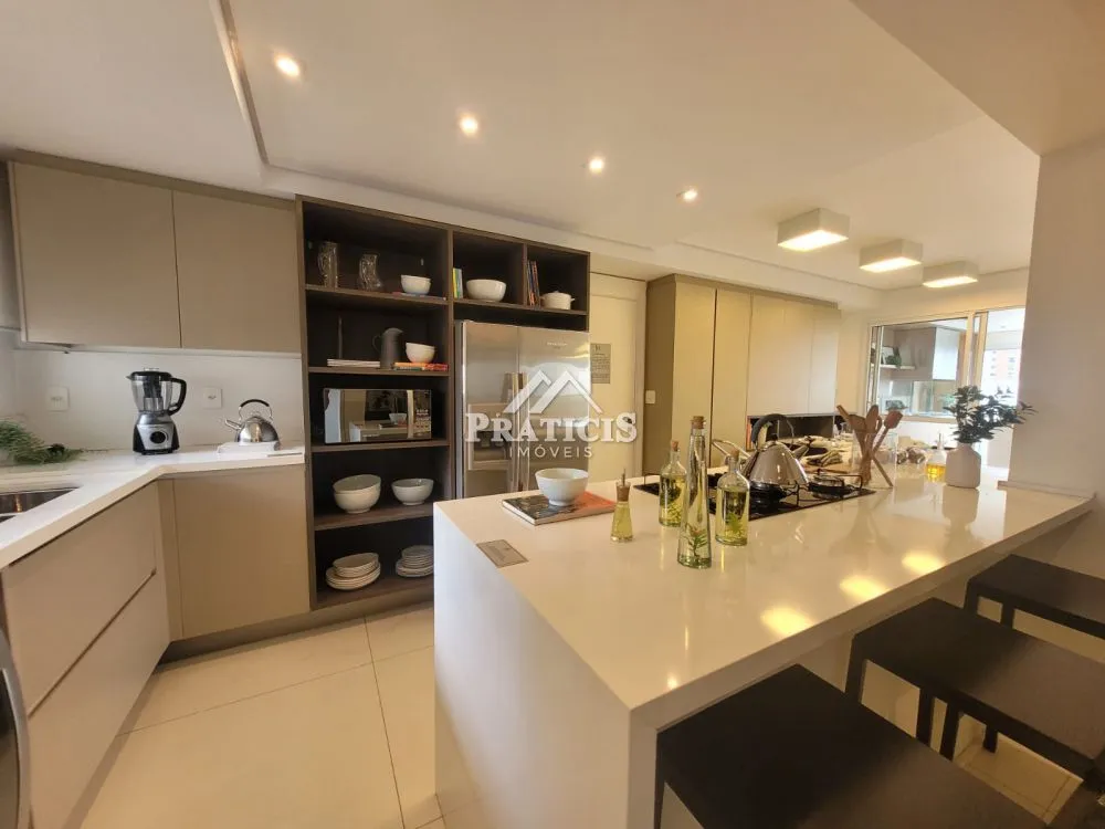Apartamento, 3 quartos, 246 m² - Foto 2