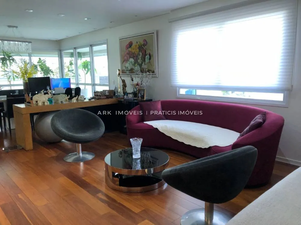 Apartamento, 3 quartos, 213 m² - Foto 1