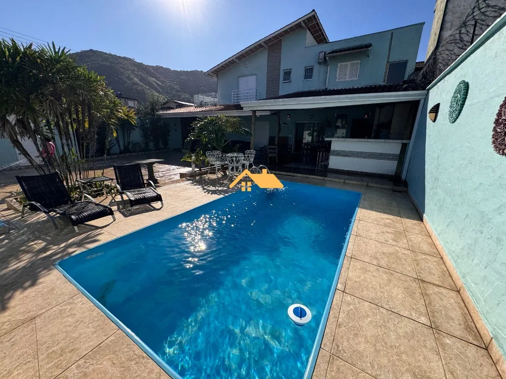 Casa, 4 quartos, 219 m² - Foto 1