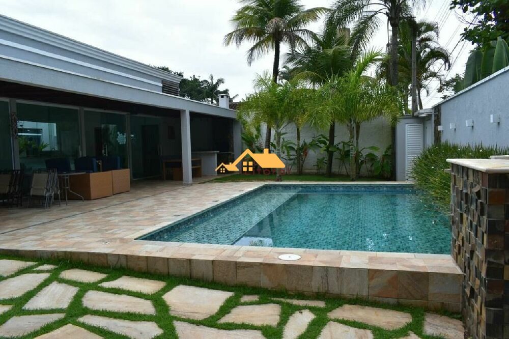 Casa à venda com 6 quartos, 280m² - Foto 1