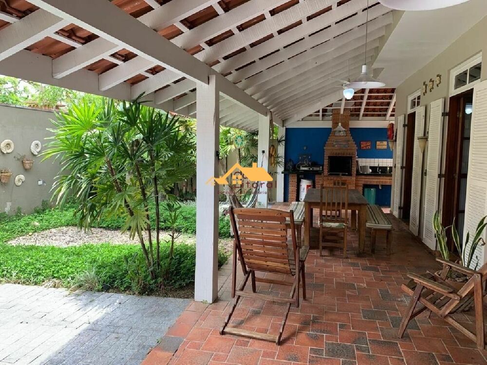 Casa à venda e aluguel com 3 quartos, 200m² - Foto 1
